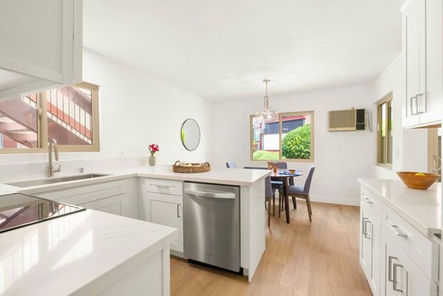 5523 Adobe Falls Road 3, San Diego, CA 92120