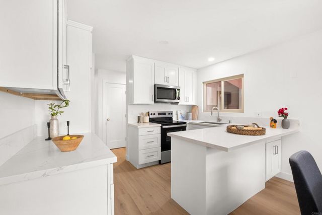 5523 Adobe Falls Road 3, San Diego, CA 92120