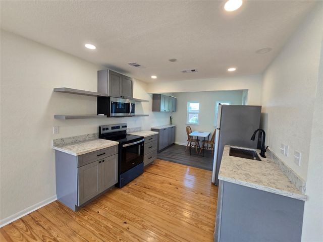 914 Avenue K, Galveston, TX 77550