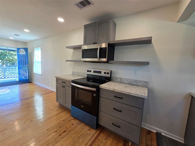 914 Avenue K, Galveston, TX 77550