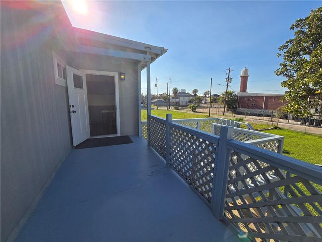 914 Avenue K, Galveston, TX 77550