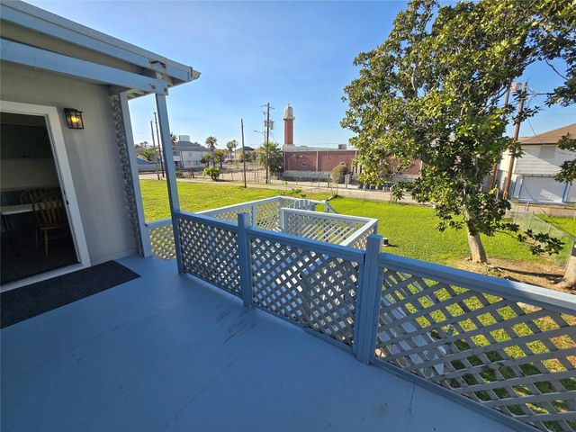 914 Avenue K, Galveston, TX 77550