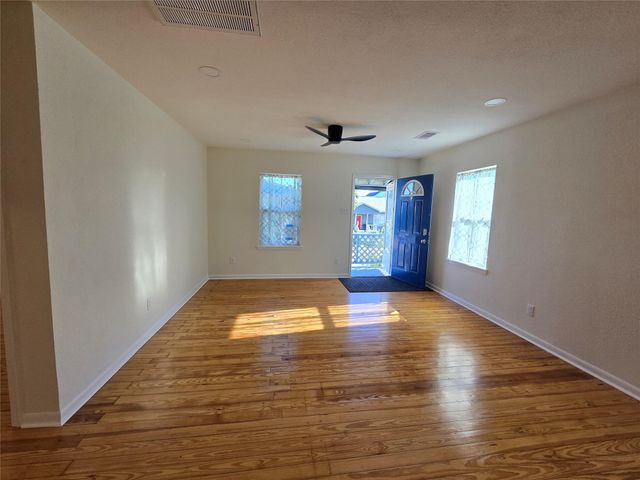 914 Avenue K, Galveston, TX 77550