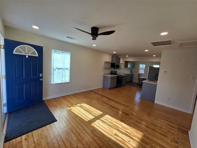 914 Avenue K, Galveston, TX 77550