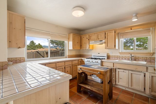 3218 Nizhoni Drive, Santa Fe, NM 87507