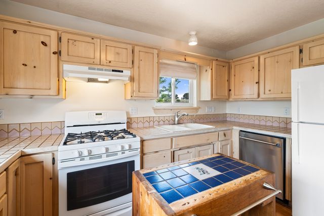 3218 Nizhoni Drive, Santa Fe, NM 87507