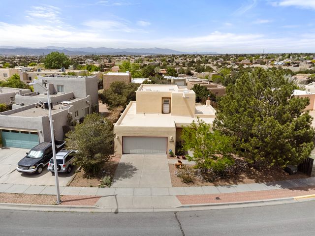 3218 Nizhoni Drive, Santa Fe, NM 87507