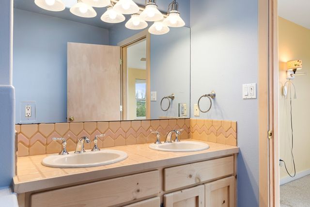 3218 Nizhoni Drive, Santa Fe, NM 87507