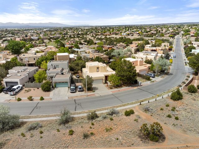 3218 Nizhoni Drive, Santa Fe, NM 87507