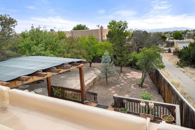 3218 Nizhoni Drive, Santa Fe, NM 87507