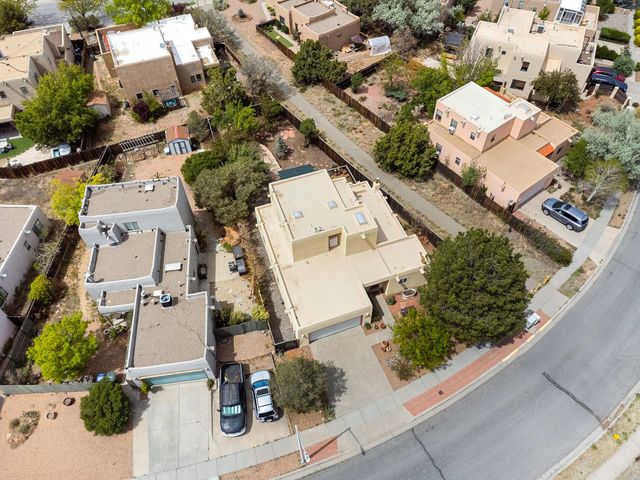 3218 Nizhoni Drive, Santa Fe, NM 87507