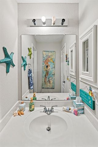 933 Mystic Village Lane, Seabrook, TX 77586