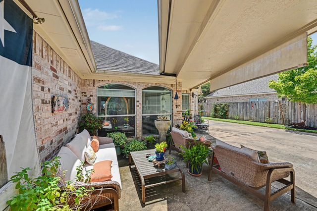 933 Mystic Village Lane, Seabrook, TX 77586