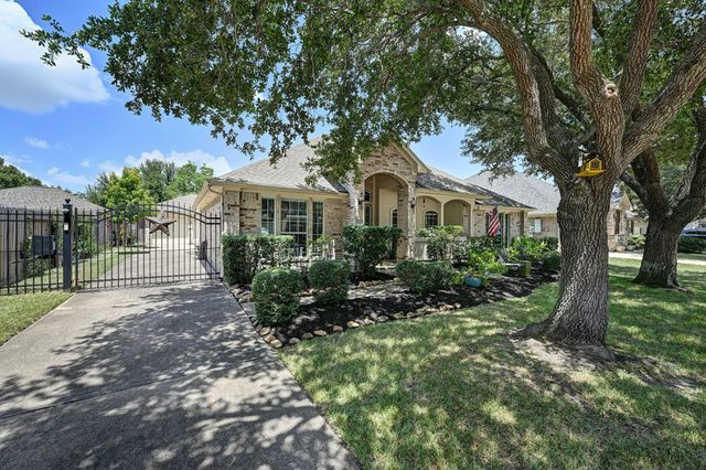 933 Mystic Village Lane, Seabrook, TX 77586