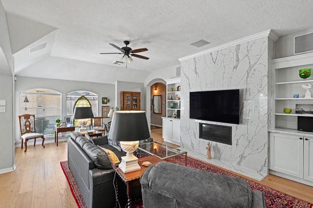 933 Mystic Village Lane, Seabrook, TX 77586