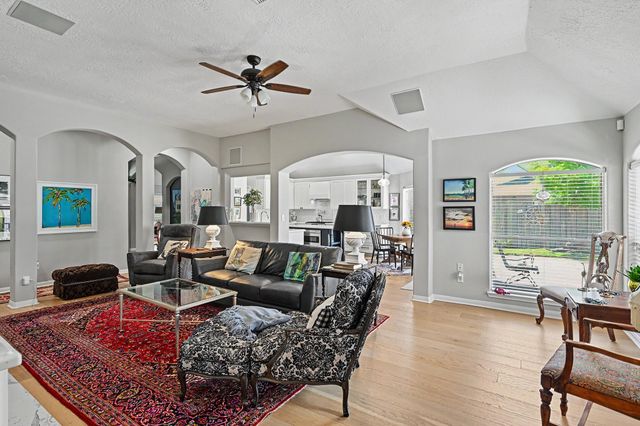 933 Mystic Village Lane, Seabrook, TX 77586