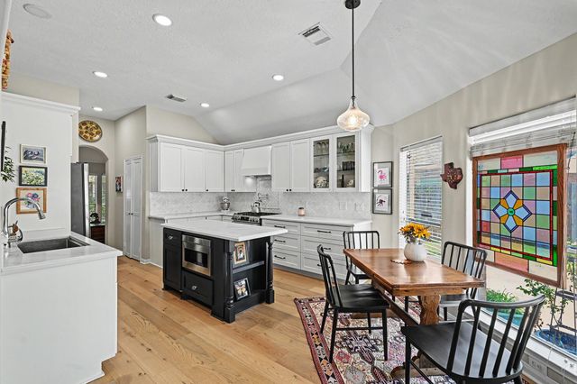 933 Mystic Village Lane, Seabrook, TX 77586