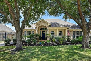 933 Mystic Village Lane, Seabrook, TX 77586