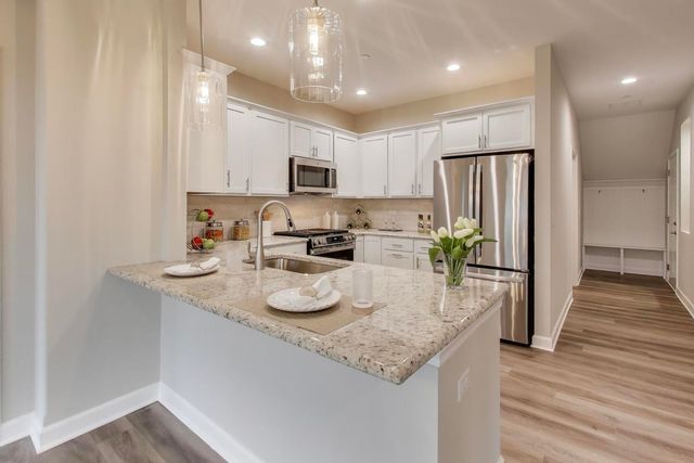 387 Masters Drive, Addison, IL 60101