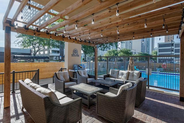 6166 N Sheridan Road 10G, Chicago, IL 60660