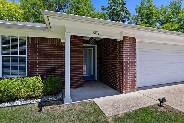 307 McGrede St, Longview, TX 75605