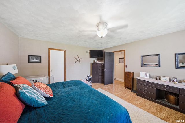 4810 W PENDLETON Place, Peoria, IL 61615