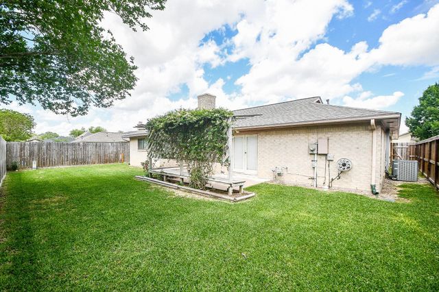4902 Rainwater Drive, Pasadena, TX 77505