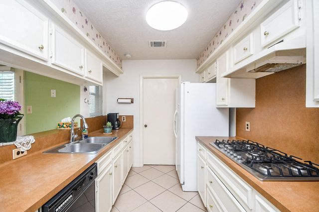 4902 Rainwater Drive, Pasadena, TX 77505