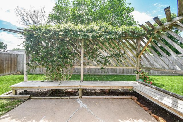 4902 Rainwater Drive, Pasadena, TX 77505