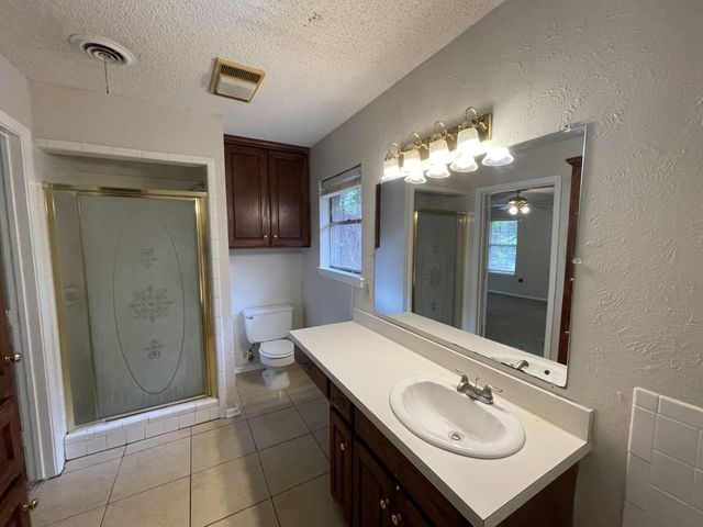 705 White Oak Lane, Arlington, TX 76012