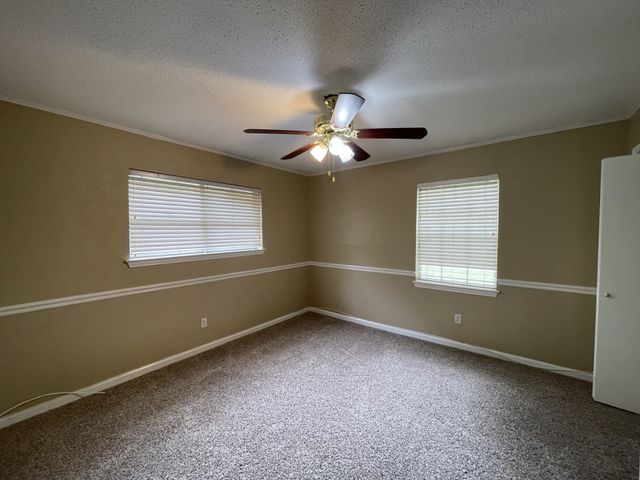 705 White Oak Lane, Arlington, TX 76012