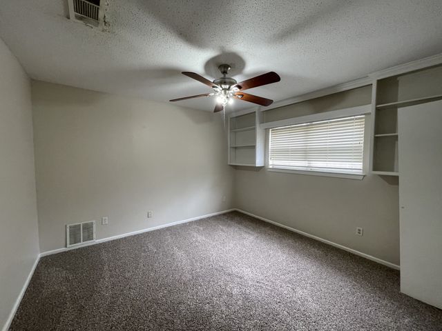 705 White Oak Lane, Arlington, TX 76012