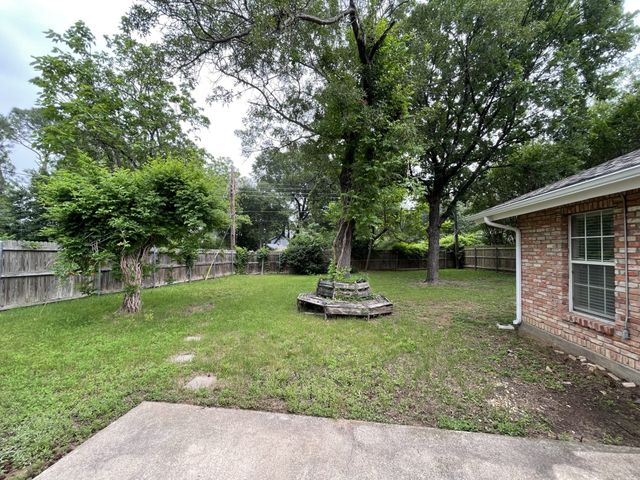 705 White Oak Lane, Arlington, TX 76012