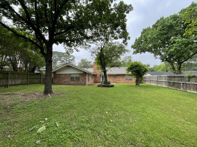 705 White Oak Lane, Arlington, TX 76012