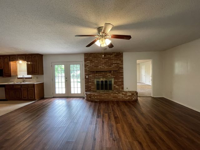 705 White Oak Lane, Arlington, TX 76012