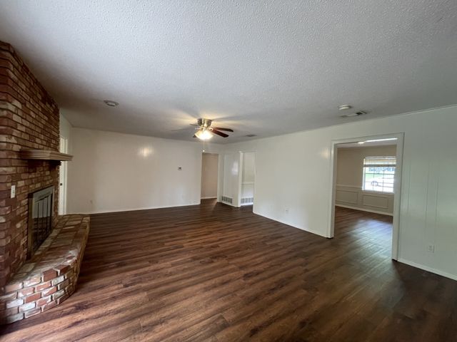 705 White Oak Lane, Arlington, TX 76012