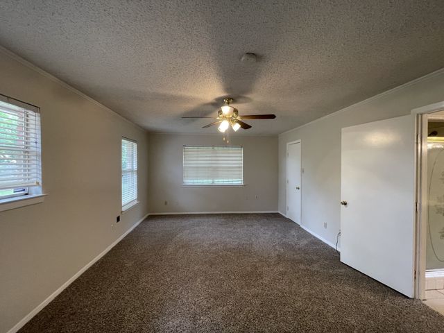 705 White Oak Lane, Arlington, TX 76012