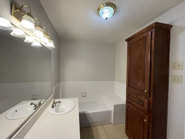 705 White Oak Lane, Arlington, TX 76012