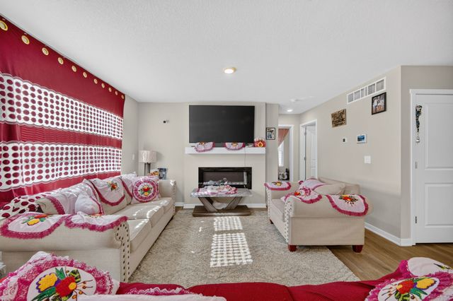 82 Dakota Circle, Waukee, IA 50263