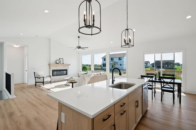 4655 178th Street, Urbandale, IA 50323