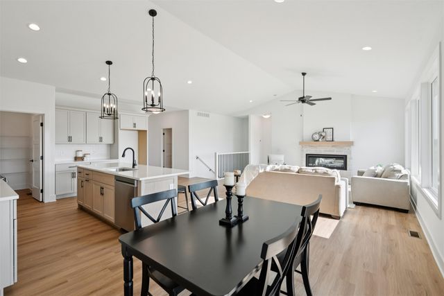 4655 178th Street, Urbandale, IA 50323