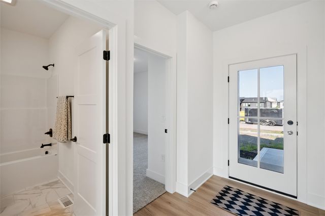 4655 178th Street, Urbandale, IA 50323