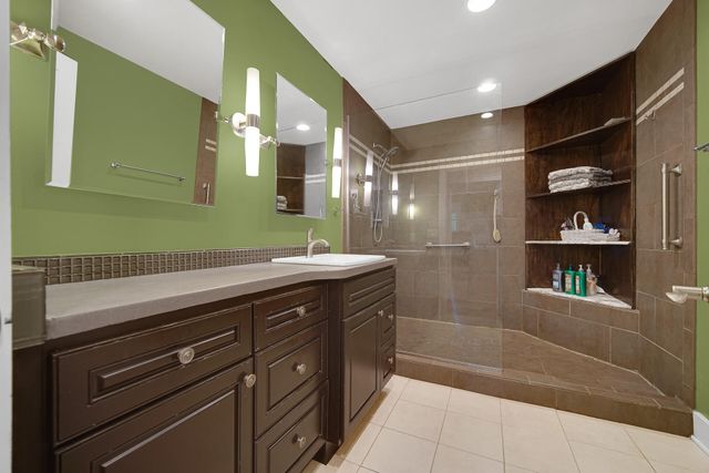51 Lakeview Drive, Valparaiso, IN 46383
