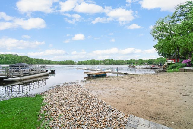 51 Lakeview Drive, Valparaiso, IN 46383