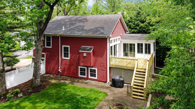 51 Lakeview Drive, Valparaiso, IN 46383