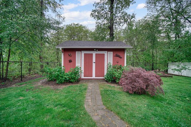 51 Lakeview Drive, Valparaiso, IN 46383
