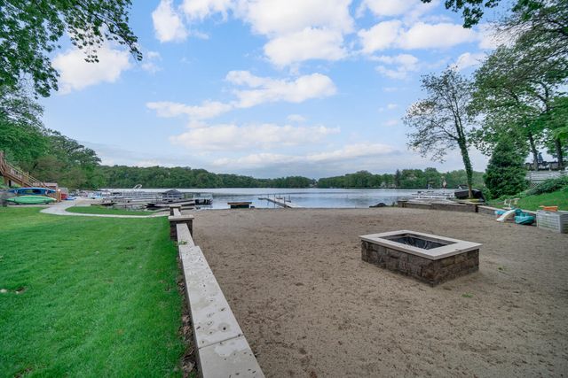 51 Lakeview Drive, Valparaiso, IN 46383