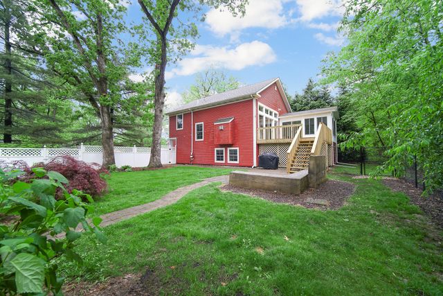 51 Lakeview Drive, Valparaiso, IN 46383