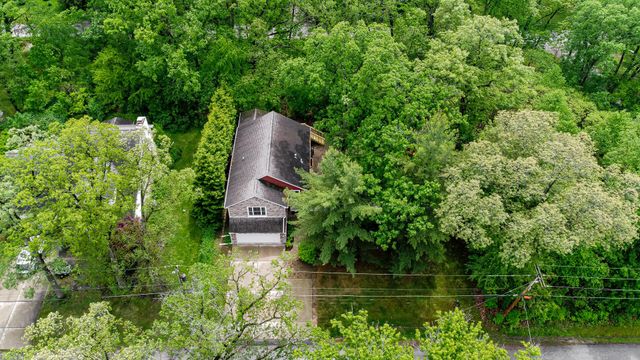 51 Lakeview Drive, Valparaiso, IN 46383