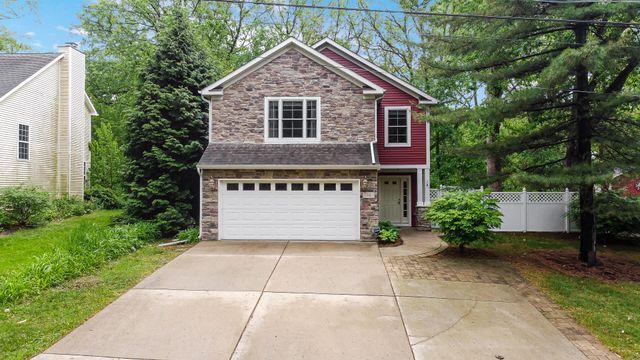 51 Lakeview Drive, Valparaiso, IN 46383